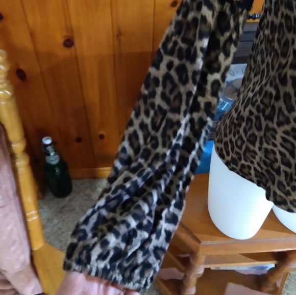 size M Michal Kors Womens Animal Print Round Neck Lace Pullover T-Shirt - Picture 5 of 16